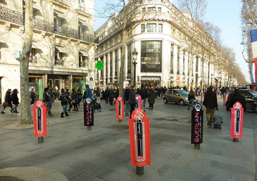 La Petite Robe Noir fait un retour... tenez vous prêt... tout en couleur!